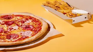 Classic zestaw pizza 30cm, frytki i sos do wyboru