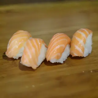 4 peças Salmão nigiri