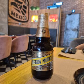 Negra modelo