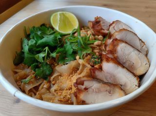 Bú Pad Thai Contramuslo De Pollo Deshuesado