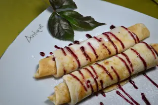 Clatite cu dulceata de casa sau cu ciocolata