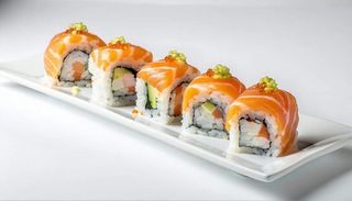Uramaki Philadelphia + edamame o wakame + Bibita a scelta
