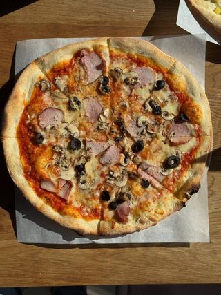 Піца Капричоза (450г)