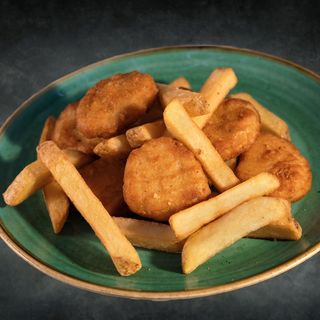 Chicken nuggets y chips (ración)