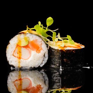 017 FUTOMAKI SURIMI Y SALMON 6U