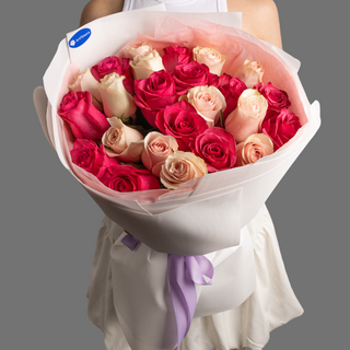 25 роз микс 50 см с оформлением 