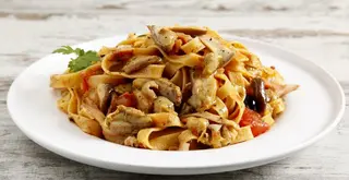 ფეტუჩინი სოკოთი და პომიდვრით