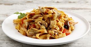 ფეტუჩინი სოკოთი და პომიდვრით