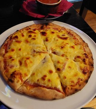 Capricciosa pizza