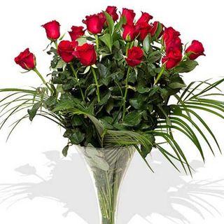 Ramo de 18 rosas rojas.