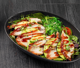 Салат с угрем и авокадо (350г)