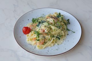 Паста с цукини и креветками