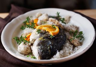 Dorada pe pat de sare