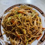 Tallarines Frito Con Tres Delicias