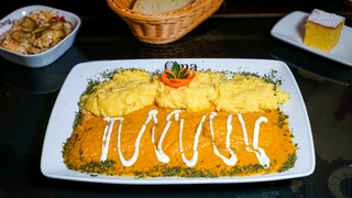 Cotlet cu sos vanatoresc mamaliga/muratura/paine/desert