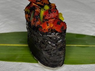 Гункан з тунцем (70g)