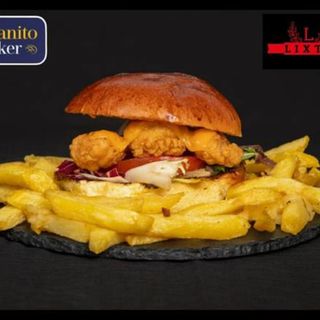 Hamburguesa La Crispy Chicken y PATATAS