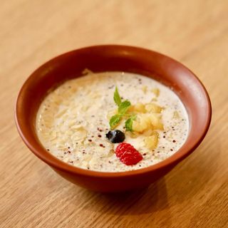 Каша из киноа на кокосовом молоке с яблоками