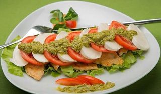 Kapreze salata sa piletinom