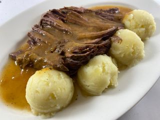 Телешко печено на фурна