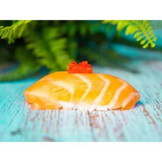 Nigiri de salmón (2 piezas)