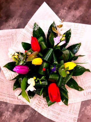 Buchet primavara 8 Martie S mix de flori 9 fire