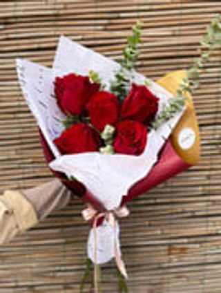 Buchet cu flori rosii