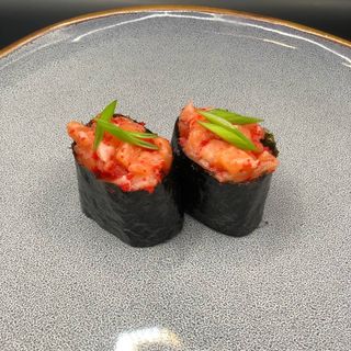 Гункан з лососем (2шт)