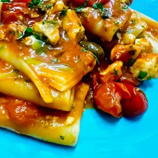 Paccheri alla Puttanesca di Tonno/Baccalà/Lustrino
