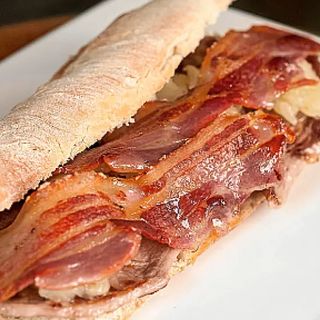 Bocadillo Lomo Sobrasada Queso Bacon