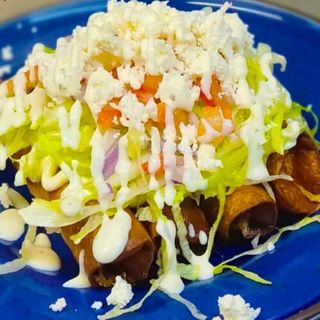 Taco dorado (pollo)