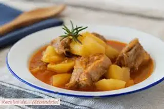 Papas guisadas con costillas