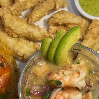 Combo de pescado y chicharrón 