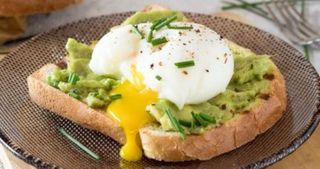 Avocado toast e uova