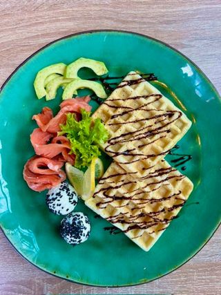 Вафлі солоні з рибою слабосоленою