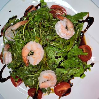 Рукола с креветками
