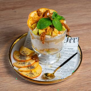 Budinca Apple Parfait