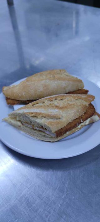 Bocadillo De Escalopa De Pollo