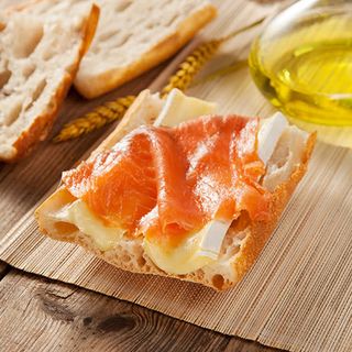 Coca con Salmón Ahumado de Noruega