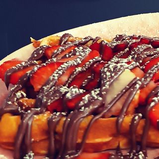 Waffle de Nutella com fruta 
