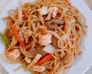 30. Spaguettis Fritos con Tres Delicias