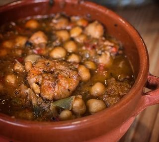 Garbanzada De Pulpo Y Langostinos
