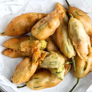 Fiori di zucca fritti