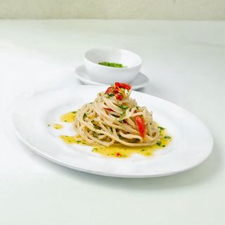 Spaghete al Olio e aglio
