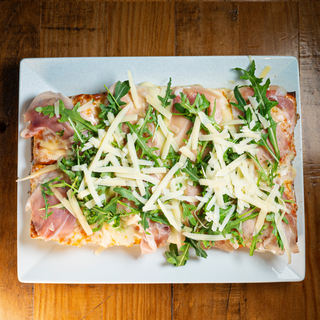 PIZZA JAMÓN SERRANO