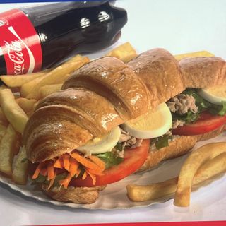 Menú Croisant Vegetal, Papas Fritas O Papas Deluxe Y Bebida