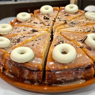 Tarta de filipinos  y galleta dinosaurius