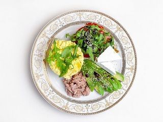 Скрембл з тунцем, авокадо, фетою та томата (300g)