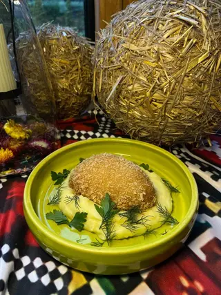 Котлетка столична з пюрешкою (400g)