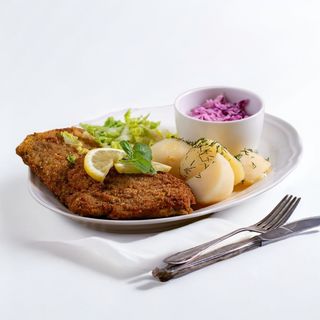 Ryba  XL, ziemniaki gotowane, surówka